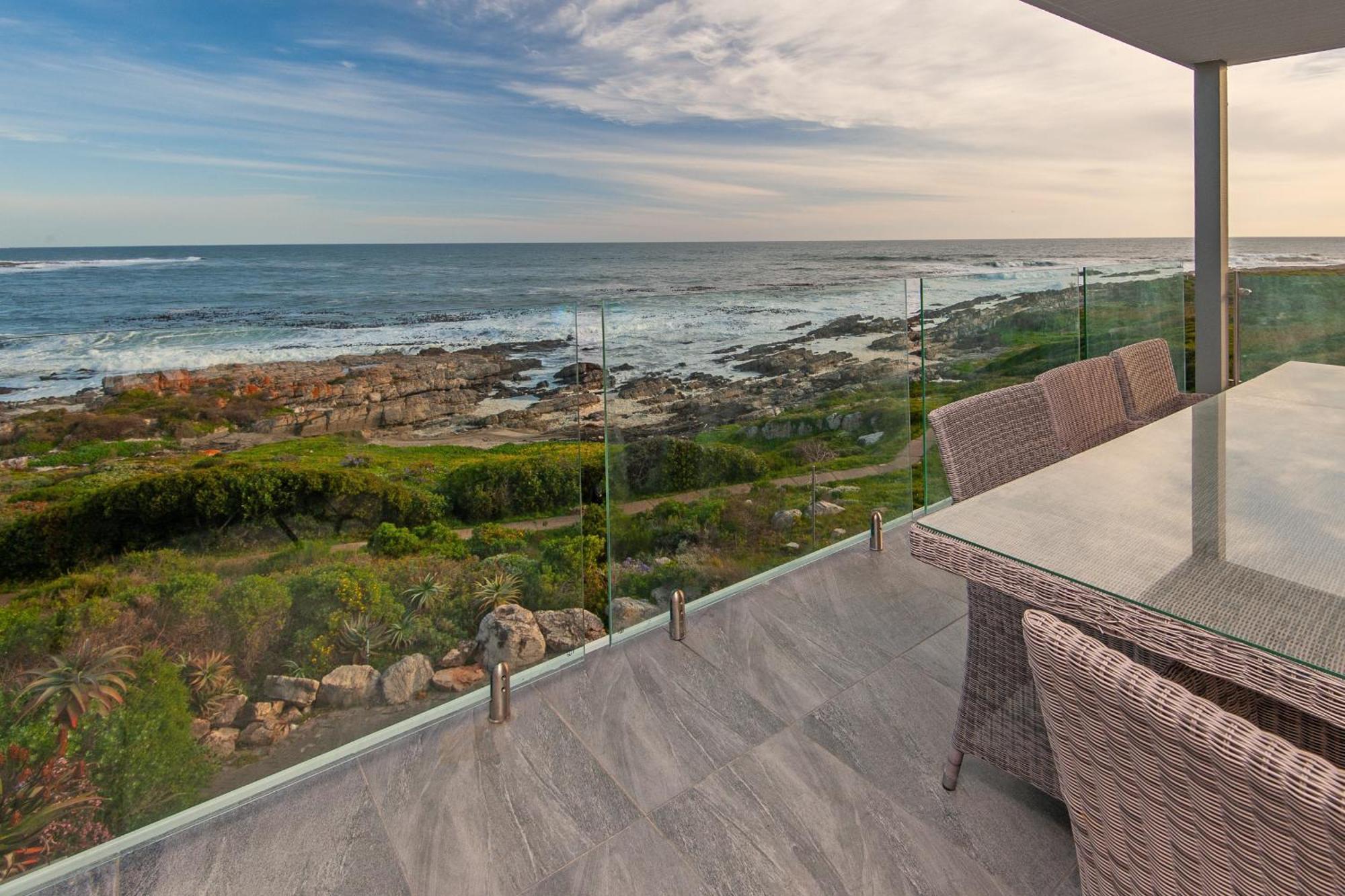 Absolute Ocean Boutique Guesthouse Hermanus Exterior photo