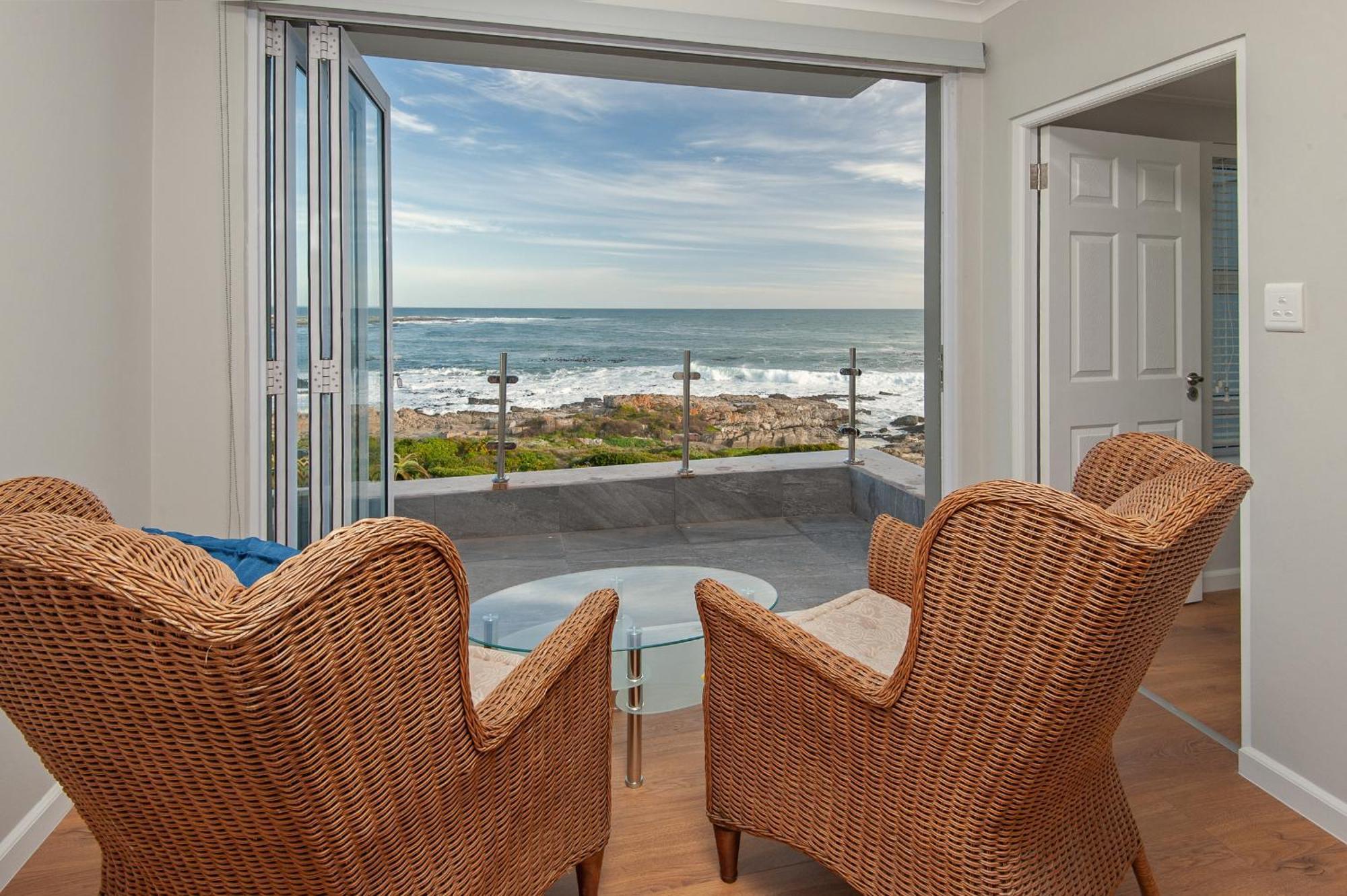 Absolute Ocean Boutique Guesthouse Hermanus Exterior photo