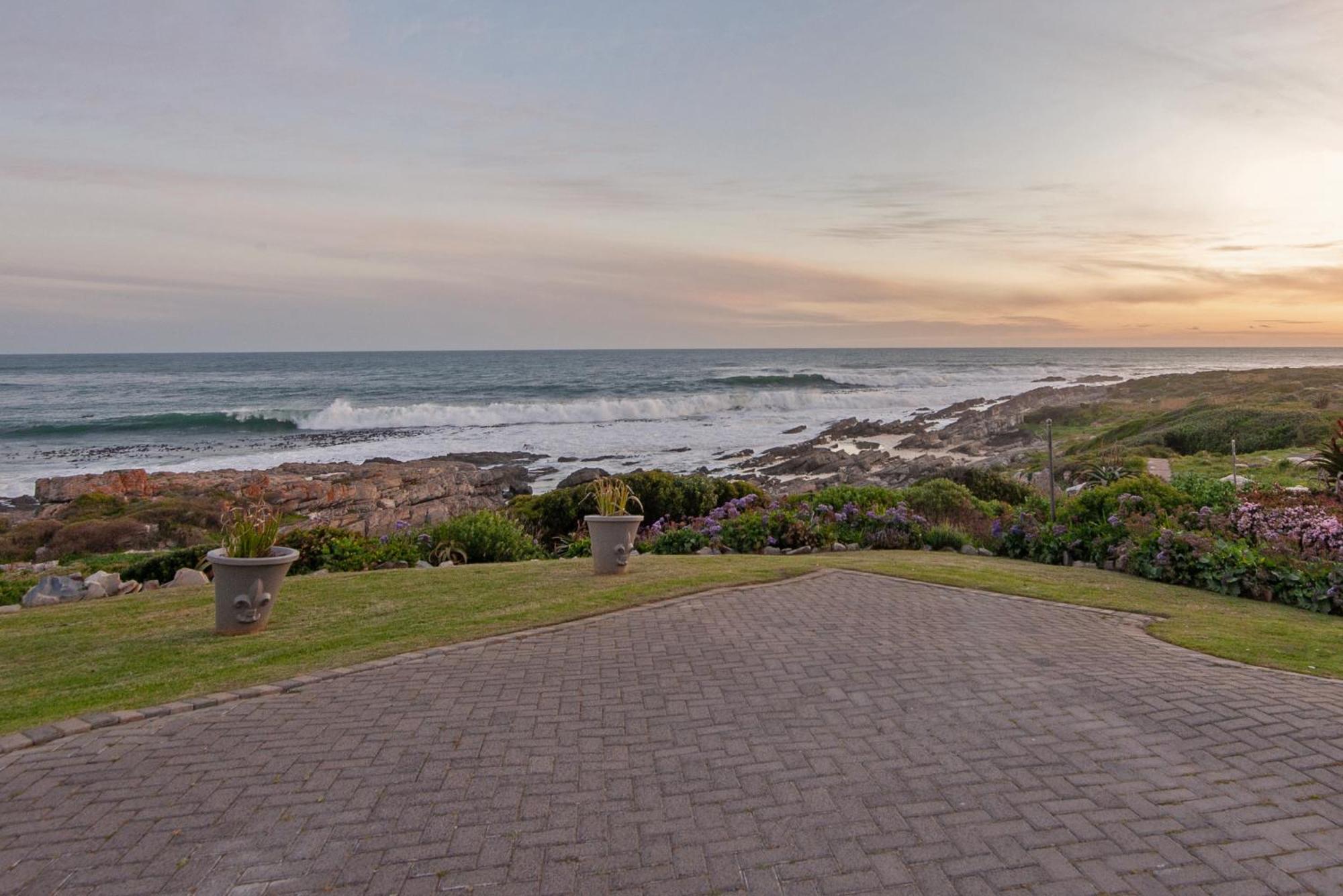 Absolute Ocean Boutique Guesthouse Hermanus Exterior photo